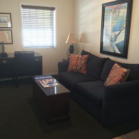 הנטינגטון Whitman Motor Lodge מראה חיצוני תמונה