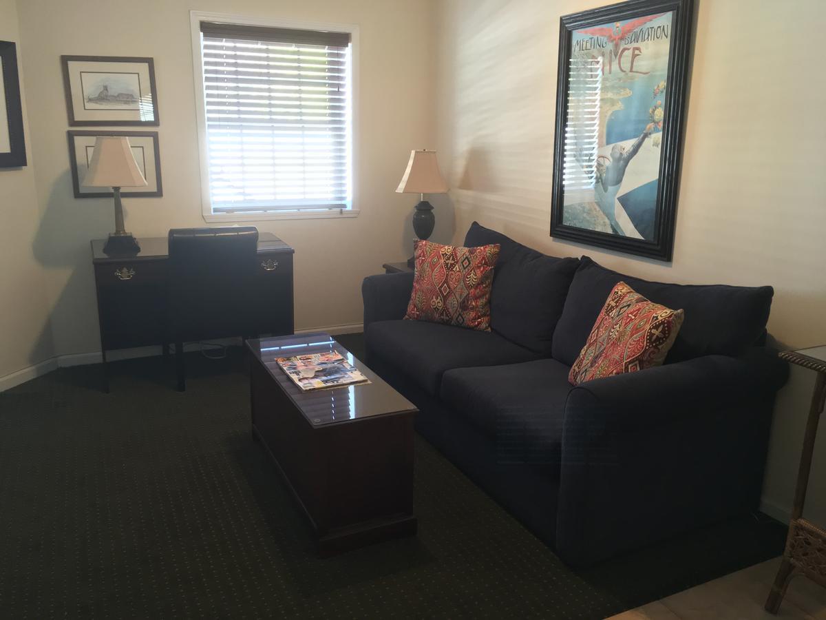 הנטינגטון Whitman Motor Lodge מראה חיצוני תמונה