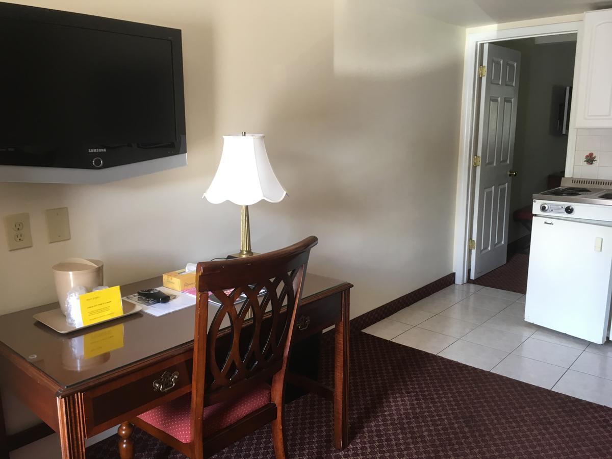 הנטינגטון Whitman Motor Lodge מראה חיצוני תמונה